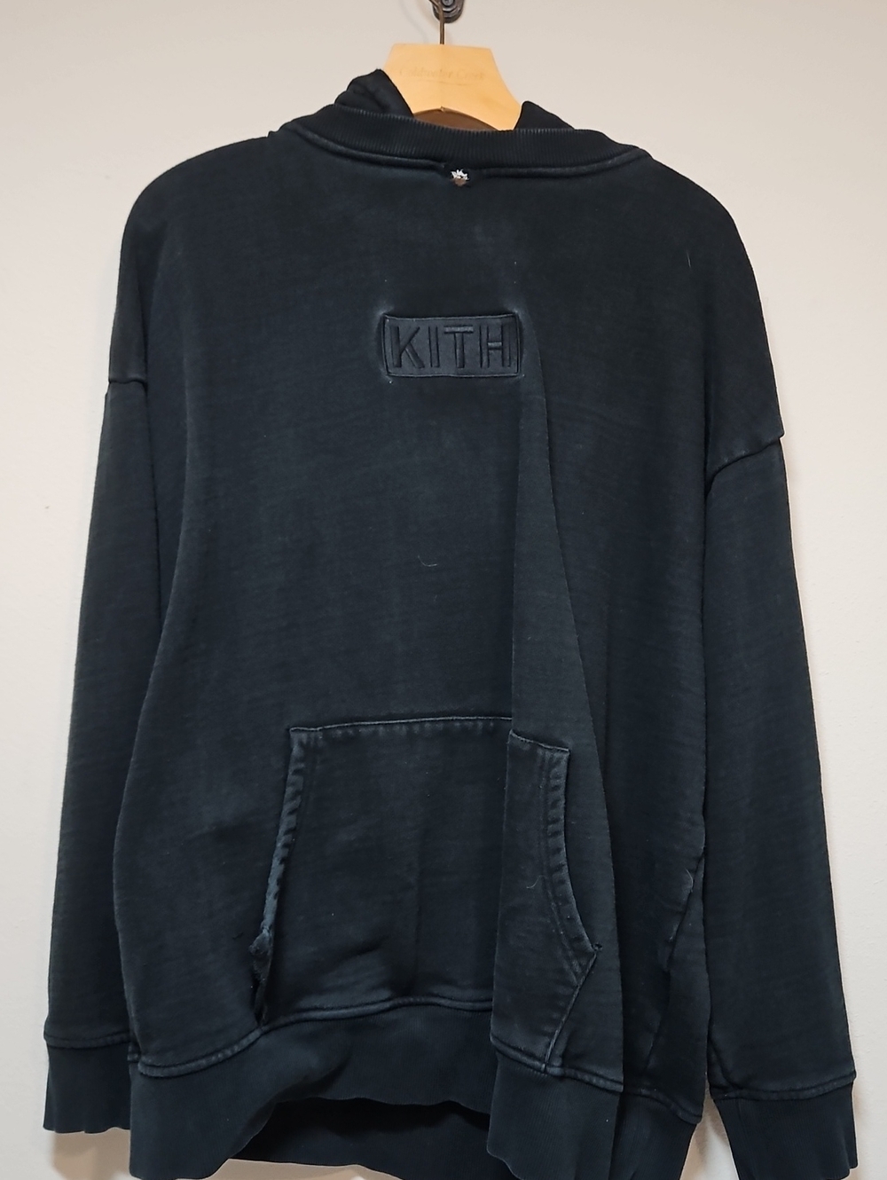 Kith 2XL Black Crewneck Pullover with Embossed Logo - Damaged
